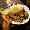 ข้าวกะเพราปลาหมึกไข่ดาว