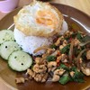 ข้าวกะเพราะไก่ ไข่ดาว