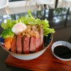 ข้าวหน้าเนื้ิอวากิวกับไข่ออนเซน​