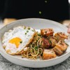 สปาเกตตี้หมูกรอบคั่วพริกเกลือ สปาเกตตี้หมูกรอบคั่วพริกเกลือ