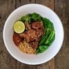ก๋วยเตี๋ยวต้มยำราดด้วยหมูตุ๋นทานคู่ยอดผักคะน้า