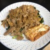 ราดหน้ายอดผัก สูตร 40 ปี ศาลเจ้าพ่อเสือ