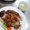 หมูกรอบเนื้อดี มาพร้อมซอสราดใช้ได้ แถมน้ำซุปที่ขอเอง^^