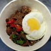 ข้าวกระเพราเนื้อวากิวไข่ลาวา ข้าวกระเพราเนื้อวากิวไข่ลาวา
