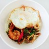 ข้าวกระเพราสองสหายไข่ลาวา ข้าวกระเพราสองสหายไข่ลาวา