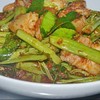 ผักบุ้งหมูสามชั้นผัดพริกแกง ผักบุ้งหมูสามชั้นผัดพริกแกง