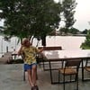 มีโต๊ะนั่งทานอาหารริมแม่น้ำรับรมเย็นๆมองดูเรือเพลินๆ