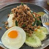 เน้นสุดไม่เน้นทรง ผมลืมถ่ายกะเพราขาหมูกินหมดไปก่อน อันนี้ของแฟนสั่ง