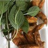 ไก่ทอด มีใบโหระพาให้