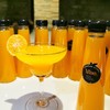 ขนาด250ml.​ 30บาท​ คั้นจากส้มเขียวหวานและส้มสายน้ำผึ้ง​ คั้นสดๆวันต่อวัน​ ไม่ปรุ