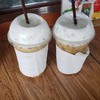 แก้วหนึ่งเป็น Iced Cappuccino อีกแก้วเป็น Iced Latte
