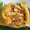 ผัดไทย ห่อไข่ เห็ด ผัดไทย ห่อไข่ เห็ด