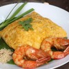 ผัดไทย ห่อไข่ กุ้งสด ผัดไทย ห่อไข่ กุ้งสด
