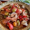 เกาเหลาแซลมอน หมึก กุ้ง หมูยอ 270 บาท