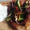 เนื้อแดดเดียวกินกับข้าวหอมมะลิและซอสพริกสูตรพิเศษของทางร้านอร่อย