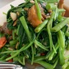 ผัดผักบุ้งหมูกรอบ