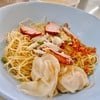 บะหมี่และวัตถุดิบในชามดีมาก แต่ต้องปรุงรสด้วยพริกนำ้ตาลนำ้ส้มเอาตามใจชอบครับ