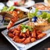 “หมูทอดโบราณ” (170 บาท) หมูสามชั้นทอดจนหอม กรอบ เสิร์ฟพร้อมตะกร้าผักเคียง