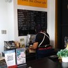 สั่งอาหารเสร็จ น้องเขาทำสดให้ดูเลยครับ อยากได้รสชาติแบบไหนตะโกนสั่งได้เลย