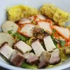 บะหมี่เกี๊ยวหมูแดงหมูกรอบ