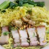 บะหมี่เกี๊ยวหมูกรอบ