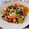 เห็ดหอมสดเอามายำจะอมน้ำยำรสชาติแซ่บๆเอาไว้  กัดลงไปในชิ้นเห็ดน้ำยำจะแตกในปาก