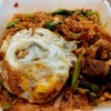 ข้ า ว ผั ด พ ริ ก เ ผ า ห มู ก ร อ บ