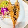 กุ้งมังกรย่างเนยกระเทียมด้านหน้า