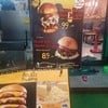 bacon slide beef burger 99 บาท ถามพนักงานก่อนสั่งแล้วว่าจะได้อะไรบ้าง