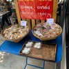 ทางเข้าร้านมีขนมขาย