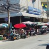ทางเข้าด้านหน้า ที่นี่ค่อนข้างหาที่จอดรถยาก