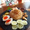 ข้าวหยำปลาอินทรีย์ (150฿) เครื่องเคียงแปลกดี มีแอปเปิ้ลด้วย..