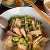 เส้นออกหนึบๆ ใส่พริกกับผักดองลงไป อร่อยมาก แต่น้ำมันเยอะไปนิด