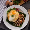 ข้าวกะเพราไข่ทูโทน ทะเล. ข้าวกะเพราไข่ทูโทน ทะเล.