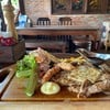 Tenderloin steak จานใหญ่มากๆลองเทียบขนาดชีสกับหมูดูนะครับ