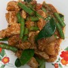 สามชั้นผัดพริกแกง
