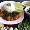 ข้าวไก่กรอบราดซอสกระเพรา