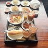 อาหารเช้าทั้งปลีกส่ง