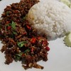 ข้าวราดผัดกะเพราเนื้อโคขุนสับ ข้าวราดผัดกะเพราเนื้อโคขุนสับ