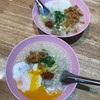 โจ๊กหมูล้วนเพิ่มไข่ลวกกับโจ๊กทุกอย่างเพิ่มไข่ลวก