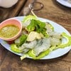 กุ้งตัวโตสดอร่อย แต่ติดที่น้ำจิ้มมากๆ ใช้มะนาวขวด เปรี้ยวจนปวดหัว