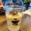 จำชื่อไม่ได้ แต่เป็น น้ำแข็งที่เป็นกาแฟ แล้วราดนมลงไป ละมุนมากชอบบ