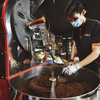 กาแฟมาจากโรงคั่วกาแฟมาวิน พิเศษตรงที่เขาคั่วเองในโรงคั่วขนาดใหญ่ใจกลางเมืองเลย
