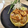 ผัดไทกุ้งสดห่อไข่ อร่อยเส้นเหนียวนุ่ม รสชาติกลมกล่อม