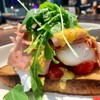 จำชื่อเมนูไม่ได้ แต่เป็นegg benedict ใส่แฮม ทุกอย่างทำมาดีอร่อย ติแค่รสชาติซอสอ่