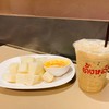 ขนมปังนึ่ง + สังขยา กับ ชานมเย็น