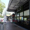 ร้าน Inthanin Coffee อยู่ติดกับร้านโกดังสเต็กเลย