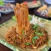 อร่อยมาก เส้นเหนียวนุ่ม ไม่เผ็ดมากเหมือนที่เคยกินมา อร่อยสุดเท่าที่กินผัดหมี่มา
