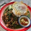 กระเพราหมูสับไข่ดาว
