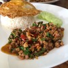 กะเพราหมูสับราดข้าว กะเพราหมูสับราดข้าว